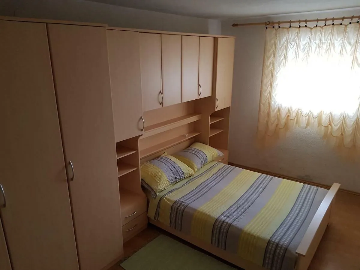 Apartman Kosic With A Large Pool Vrh (Krk)