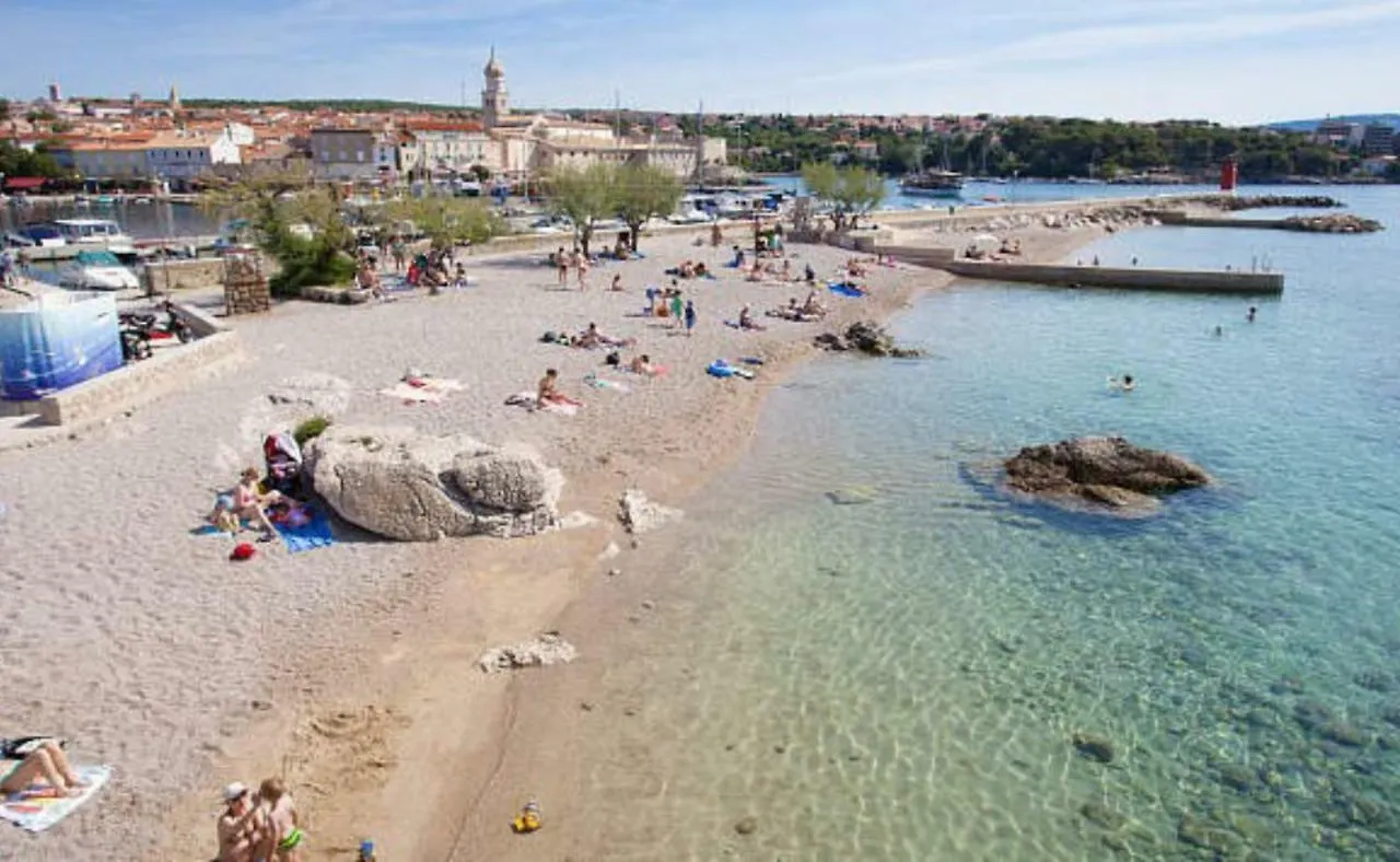 Apartment Apartman Kosic With A Large Pool Croatia